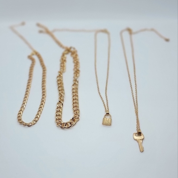 Gold colored multi-chain set - Picture 2 of 2